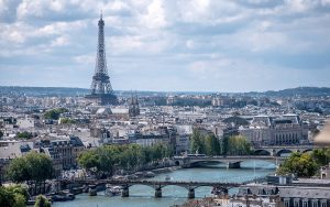 Photo of Paris, By Yann Caradec from Paris, France - La Tour Eiffel vue de la Tour Saint-Jacques, CC BY-SA 2.0, https://commons.wikimedia.org/w/index.php?curid=34933538